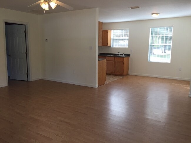 Building Photo - 1102 NE 16th Ave