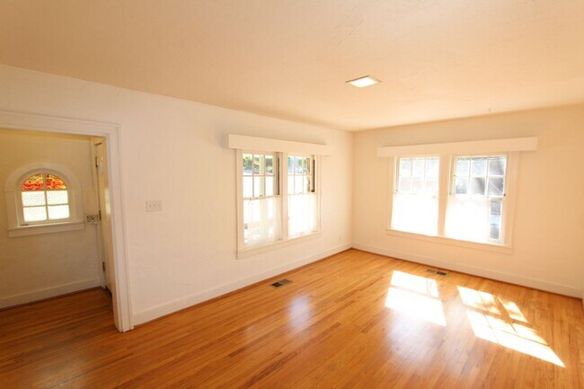 Building Photo - Charming 3BR Home Downtown | Hardwood Floors + In-Unit Washer/Dryer
