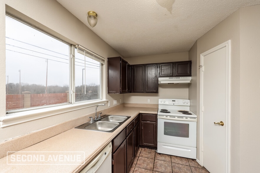 Building Photo - 12931 Parker Ct