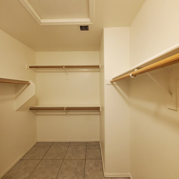 Building Photo - 9139 W Davis Rd