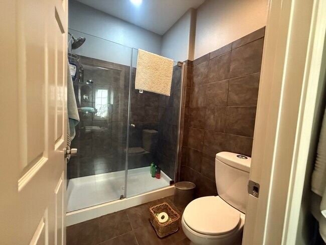 Building Photo - 300 SW Bordeaux Ct