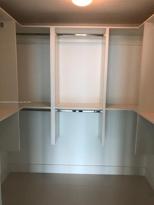 Building Photo - 650 NE 32nd St