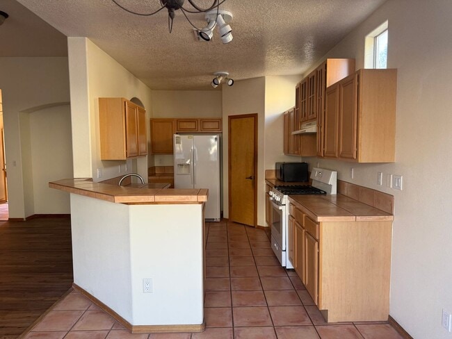 Building Photo - 11004 Catamount Dr NW