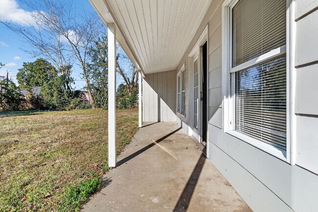 Building Photo - Spacious 5-Bedroom Retreat with 2.5 Baths in Saint Pauls – Your Dream Home Awaits!