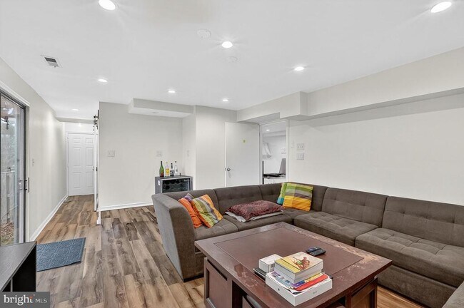 Building Photo - 7011 Fox Chase Rd