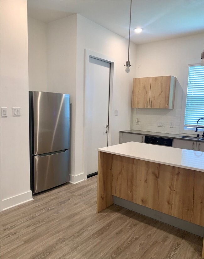 Building Photo - 10209 Las Nubes Ave