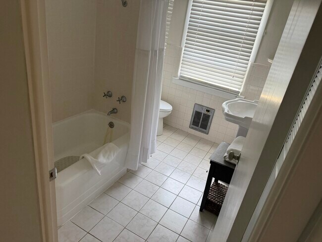 Building Photo - 3350 NE Indian River Dr