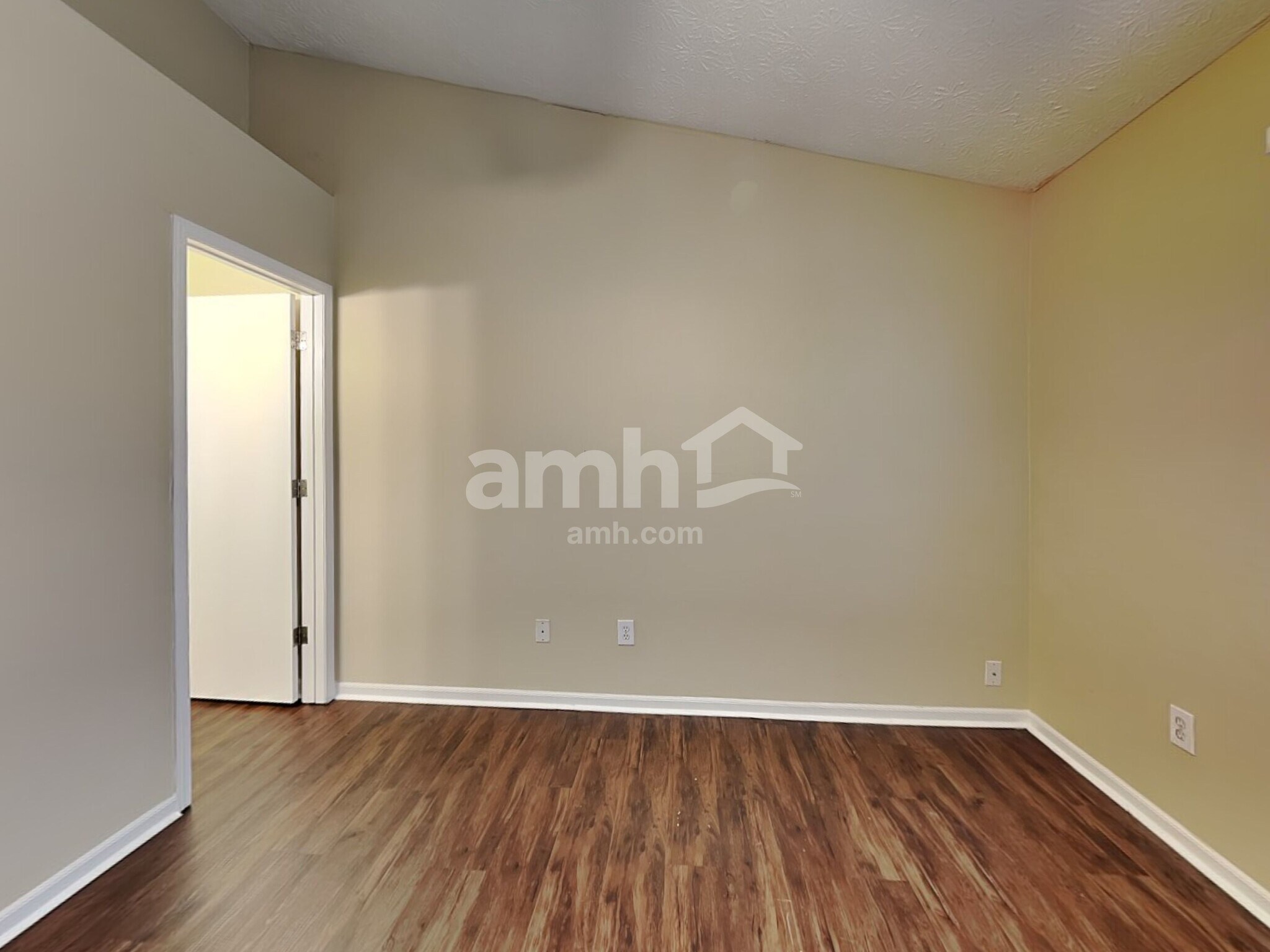 Building Photo - 1216 Walker Springs Dr