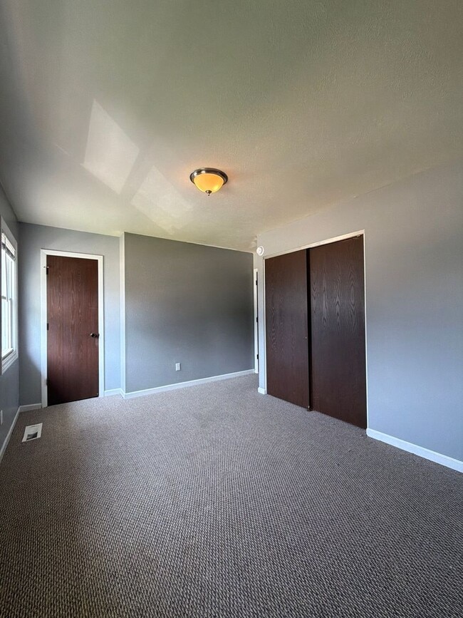 Building Photo - 1406 Co Rd 6