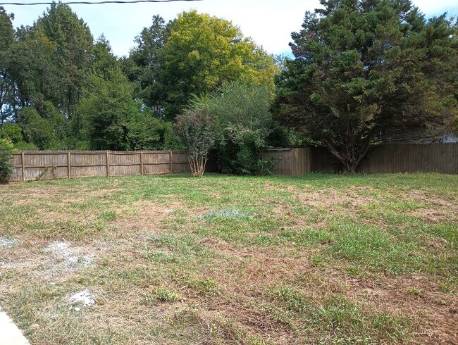 Building Photo - 4 Bedroom 3 Bath Coming Available!!