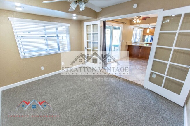 Building Photo - 944 W Meseto Ave