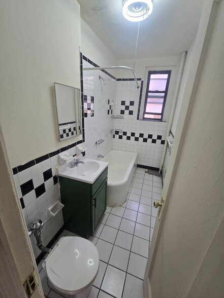Building Photo - 59-16 Woodside Ave