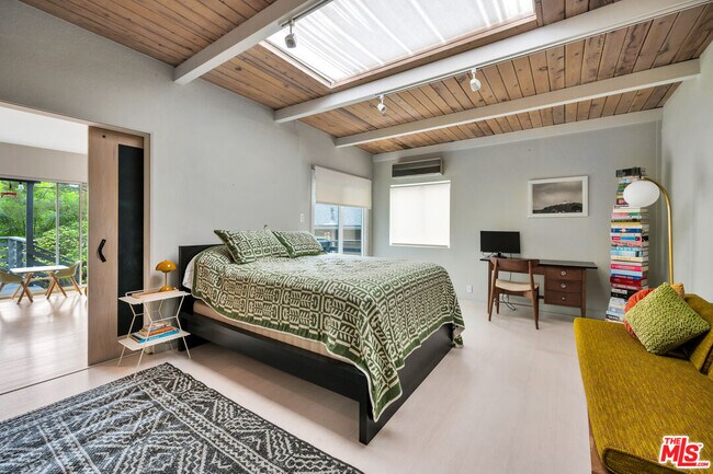 Building Photo - 380 Tamarac Dr