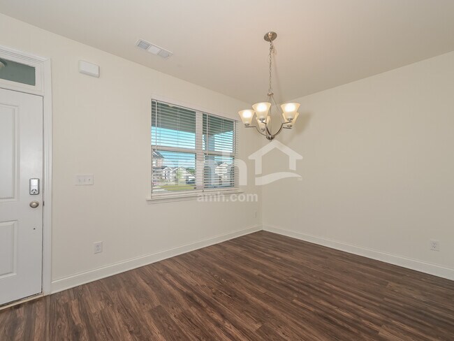 Building Photo - 2018 The Ln NE