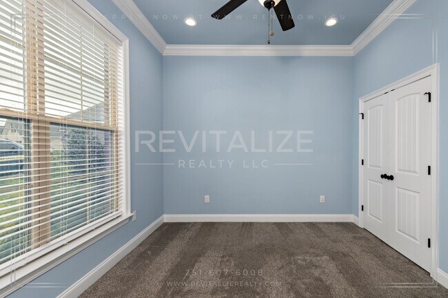 Building Photo - Stunning Luxury Home in Silverhill with Huge Diamond Shaped Backyard!