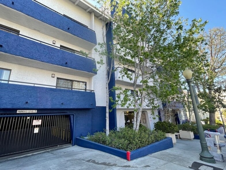 Building Photo - 1 Bed + 1 Bath Brentwood Now Leasing for 2026-2027 UCLA Housing