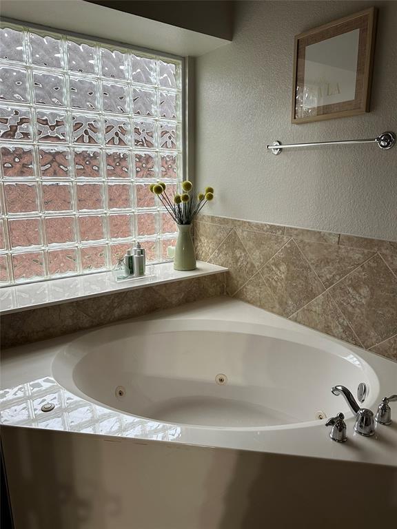 Building Photo - 10024 Lisi Anne Dr