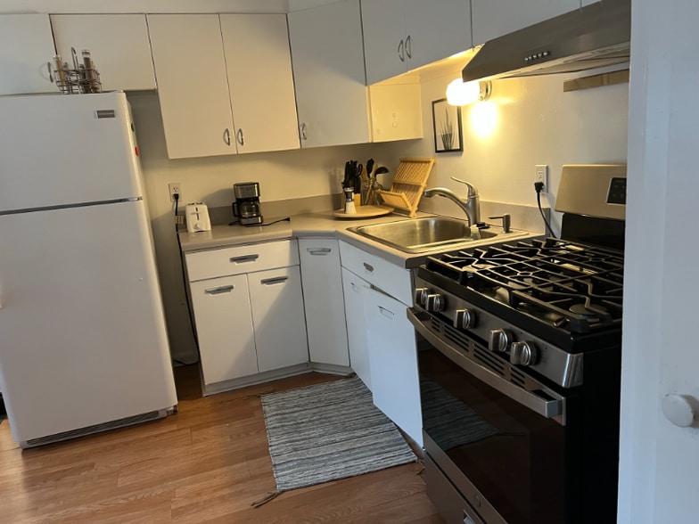 Building Photo - 3411 S Howell Ave