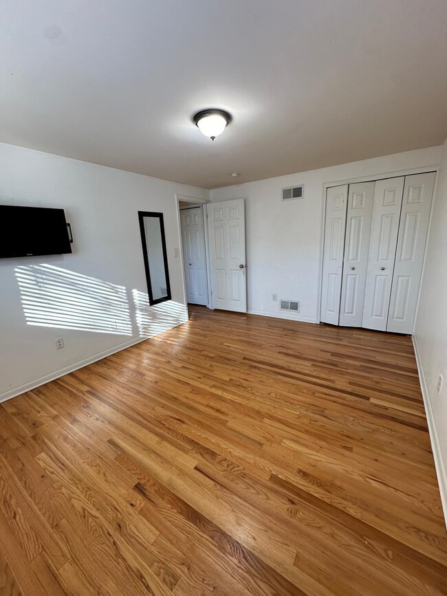 Building Photo - 2184 Cumberland Dr