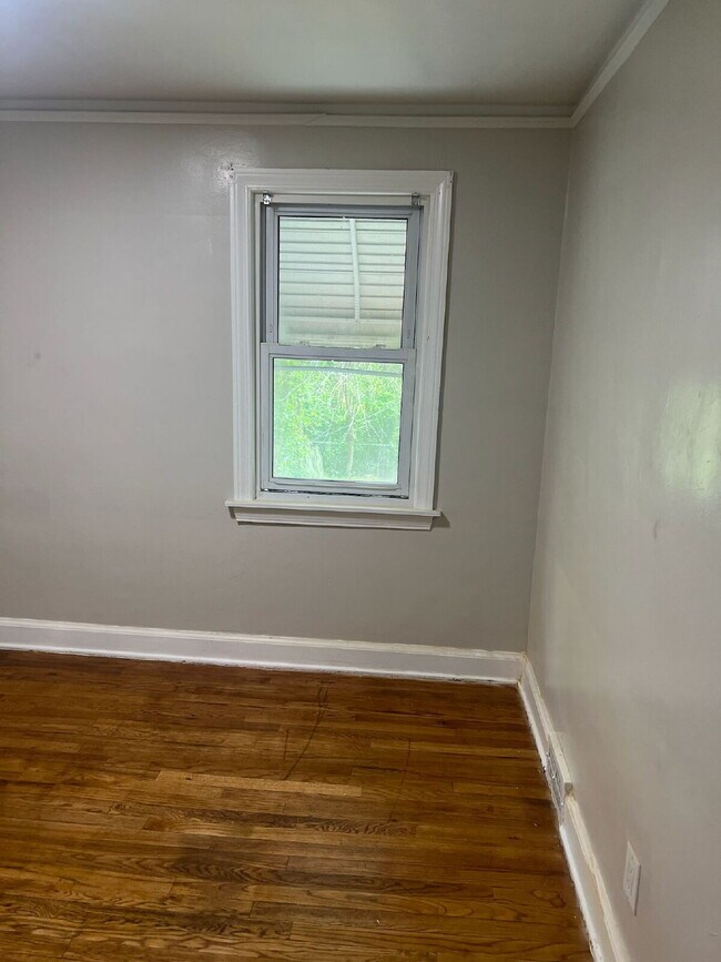 Building Photo - 3-Bedroom Gem on Indiana St with Spacious ...