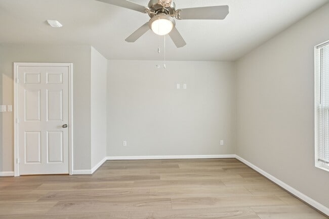 Building Photo - 254 Plez Morgan Dr