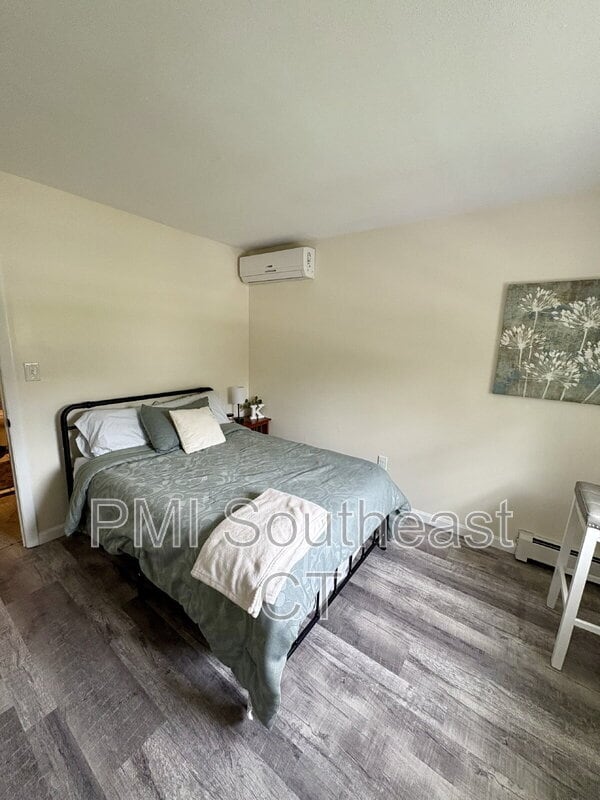 Building Photo - 223 Seneca Dr