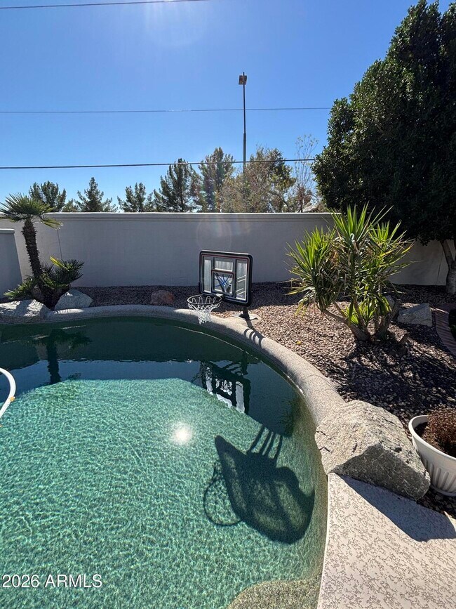 Building Photo - 2041 E Marquette Dr