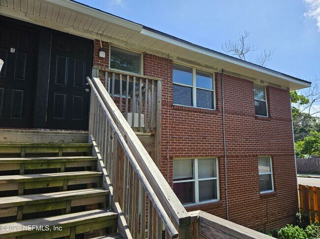 Building Photo - 3005 Walton St