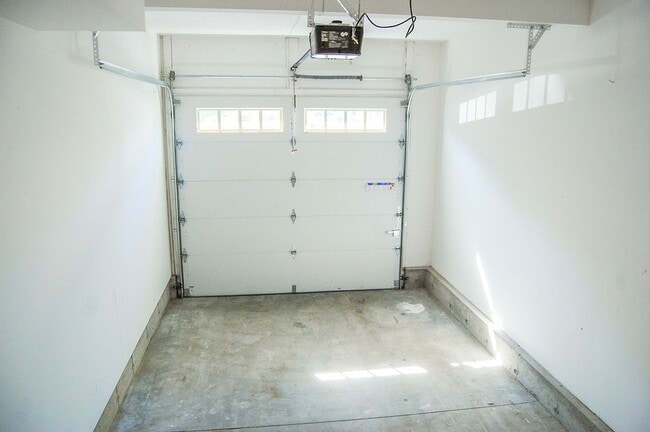 Building Photo - 10 Manahan St