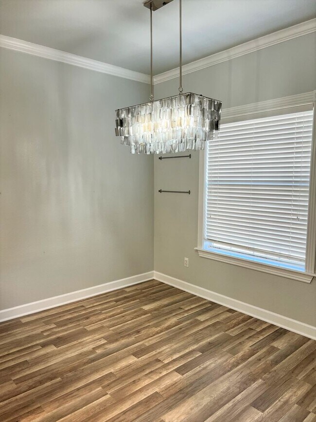 Building Photo - Renovated 3-bedroom Home in Huttoparke