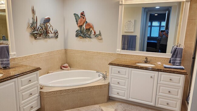 Building Photo - 35 Harbour Isle Dr W