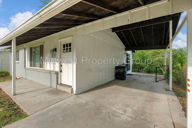 Building Photo - 1128 Saratoga Dr