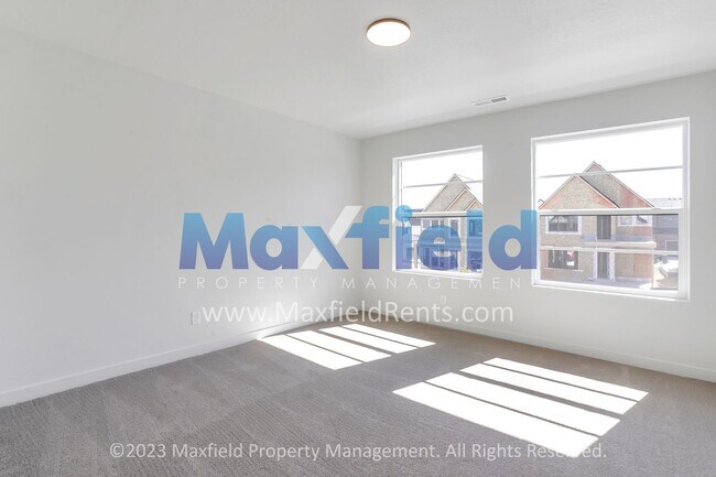 Building Photo - EV Friendly, Pool Access, Modern Luxury Sc...