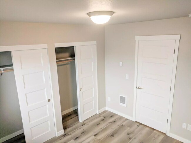 Building Photo - 8300 SE Flavel St