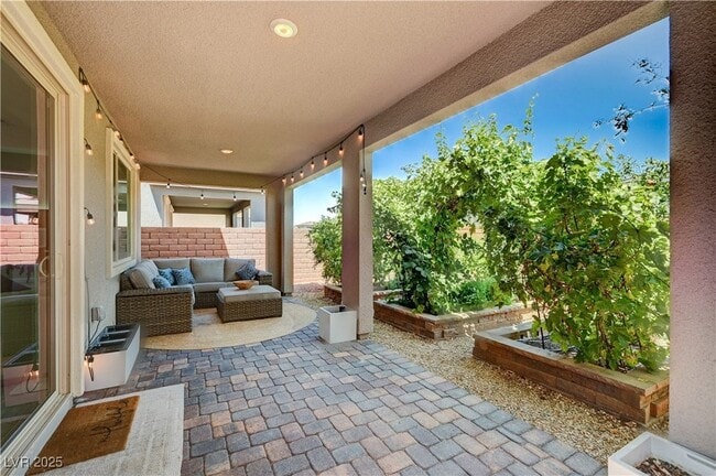 Building Photo - 4160 Elegant Chateau St