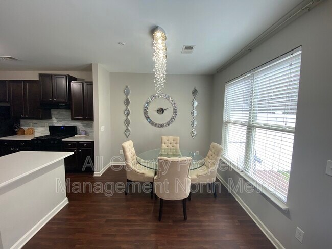 Building Photo - 3371 Castleberry Village Cir