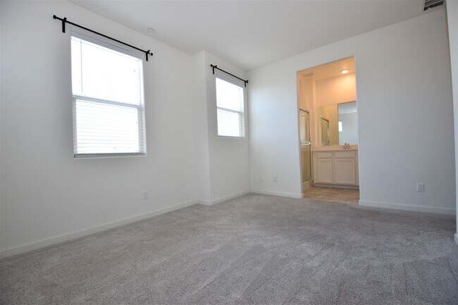 Building Photo - 3998 E Commerce Way
