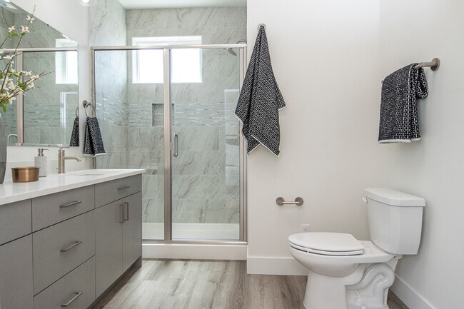 Building Photo - 516 Violets Cove Ln