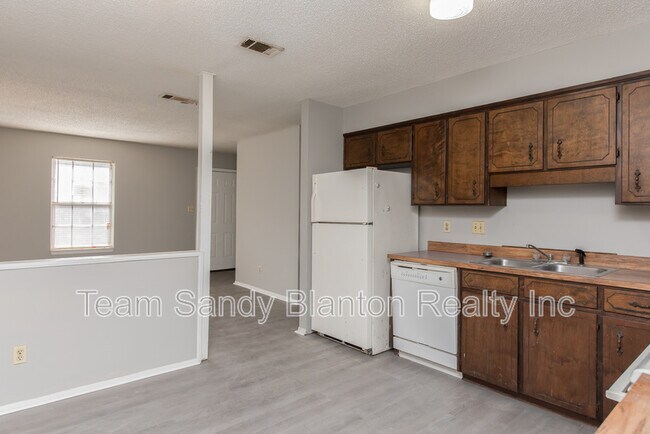 Building Photo - 5405 E Shore Dr