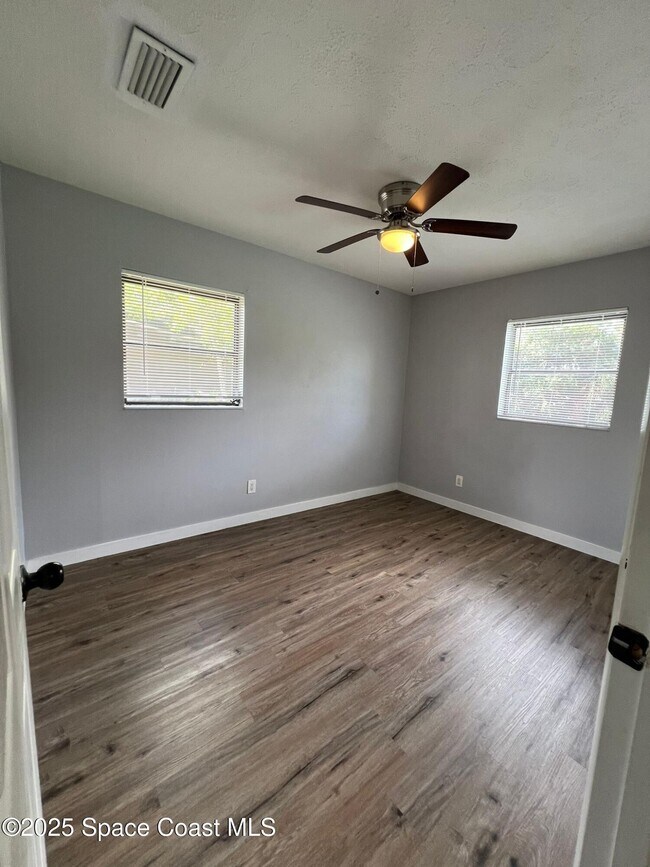 Building Photo - 1221 Cypress Ln