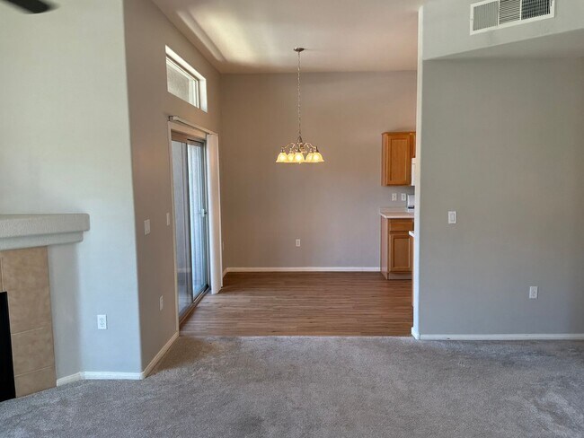 Building Photo - Condo 2 bedroom 2 bathroom Gated Entrance