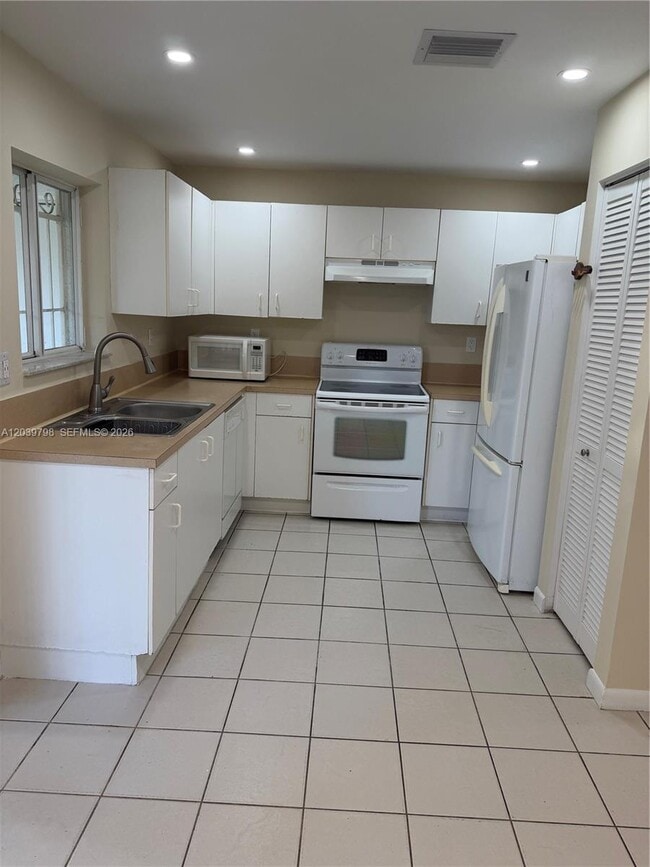 Building Photo - 17740 SW 103rd Ave