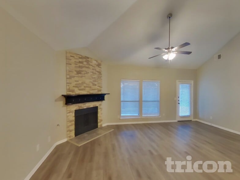 Building Photo - 511 Wolf Dr