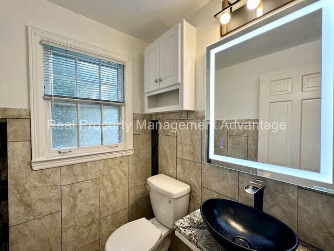 Building Photo - Charming Colonial-Style Home in the Desira...