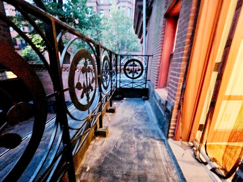 Building Photo - 197 Commonwealth Ave