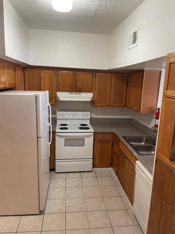 Building Photo - 8655 Village of Fondren