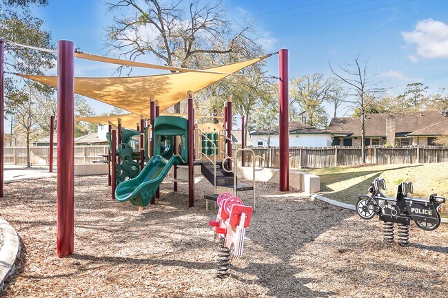 Building Photo - 502 Rosewood Dr