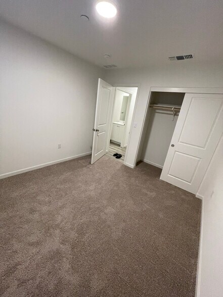 Primary Photo - 2469 Cellar St