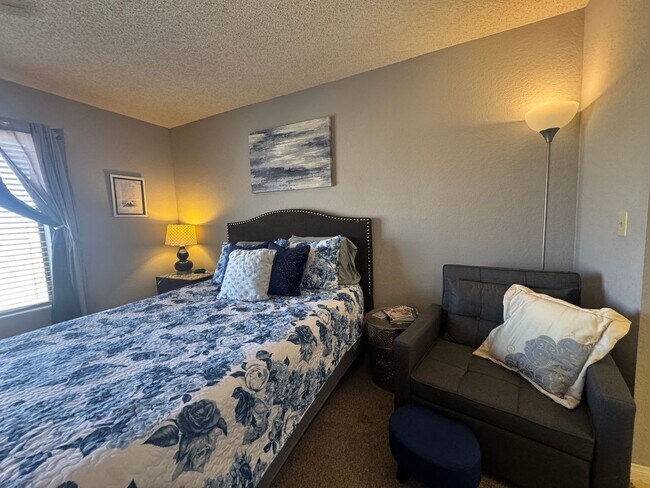 Building Photo - FURNISHED 2BR CONDO w/Utilities Water View Gated NO STAIRS