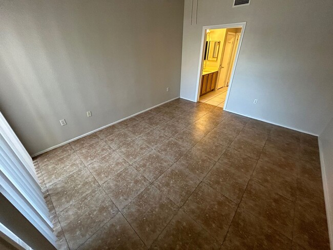 Building Photo - BEAUTIFULLY MAINTAINED 2 BEDROOM, 2 BATH C...